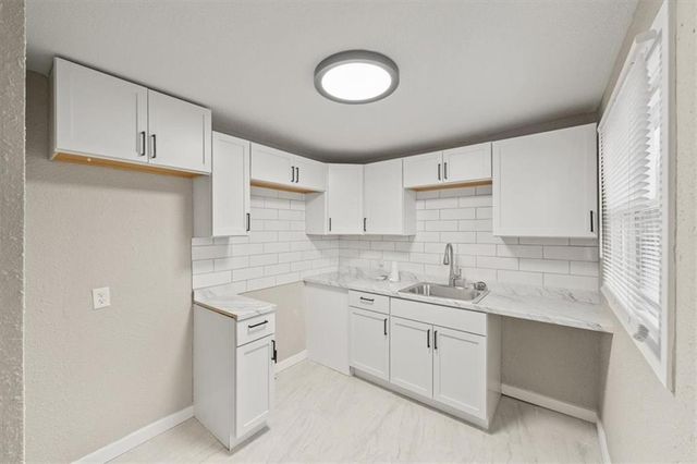 5205 E 41st Street, Kansas City, MO 64130