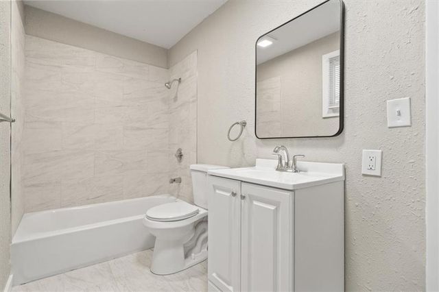 5205 E 41st Street, Kansas City, MO 64130