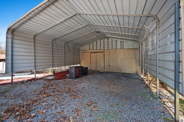 408 Shoreline Dr., New Concord, KY 42076