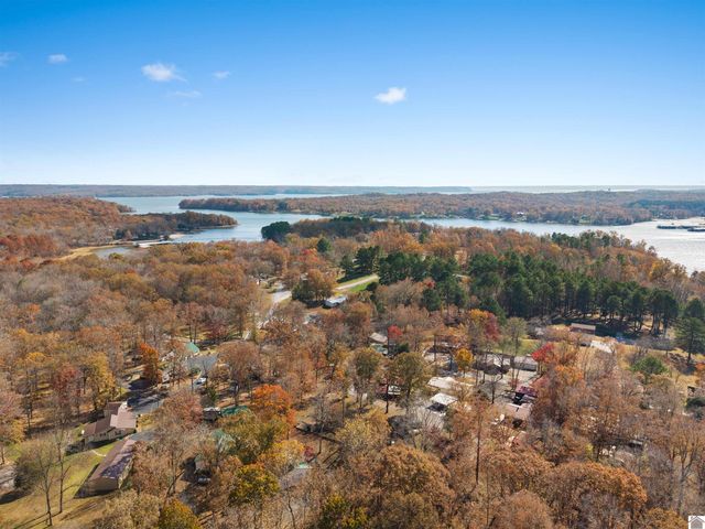 408 Shoreline Dr., New Concord, KY 42076