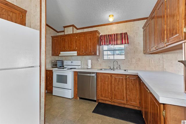 408 Shoreline Dr., New Concord, KY 42076