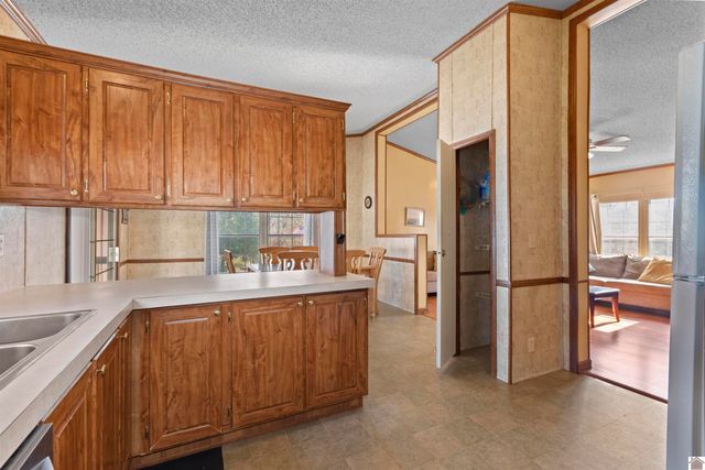 408 Shoreline Dr., New Concord, KY 42076