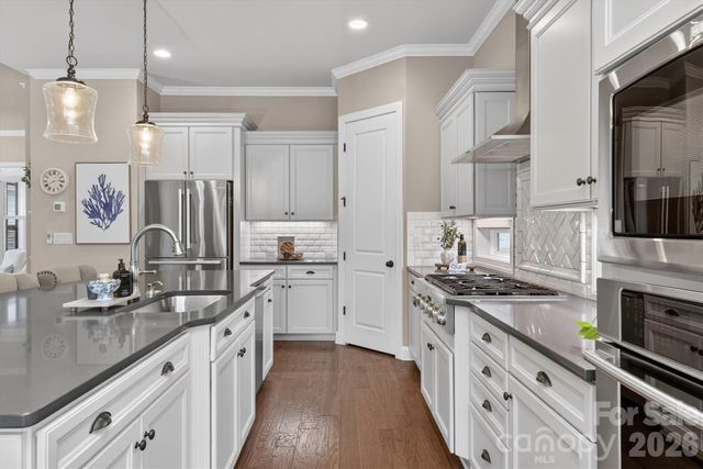 7712 Waverly Walk Avenue, Charlotte, NC 28277