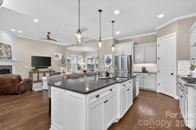 7712 Waverly Walk Avenue, Charlotte, NC 28277