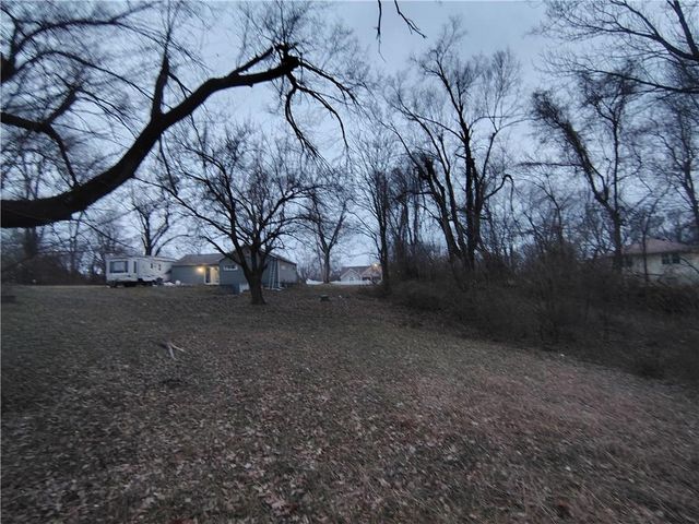 701 N Allen Road, Independence, MO 64050
