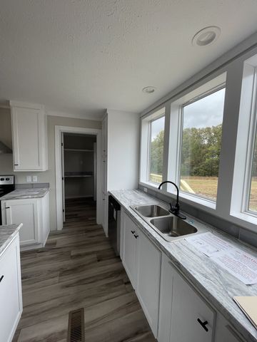 881 white springs road, Lafayette, TN 37083