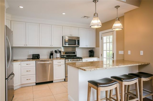 241 Ruggles Avenue B, Newport, RI 02840