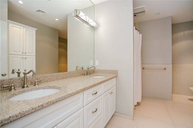 241 Ruggles Avenue B, Newport, RI 02840