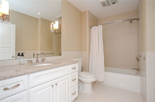 241 Ruggles Avenue B, Newport, RI 02840