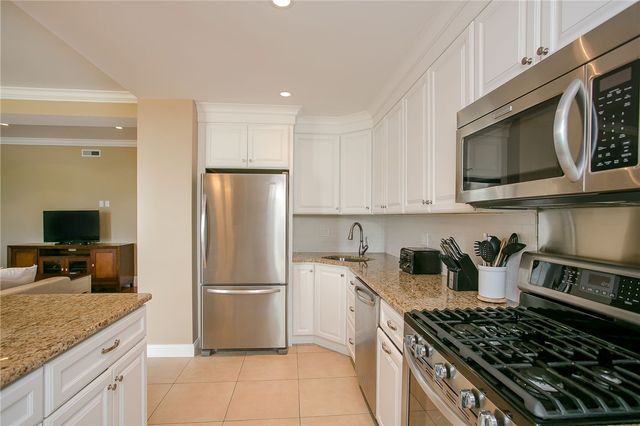 241 Ruggles Avenue B, Newport, RI 02840