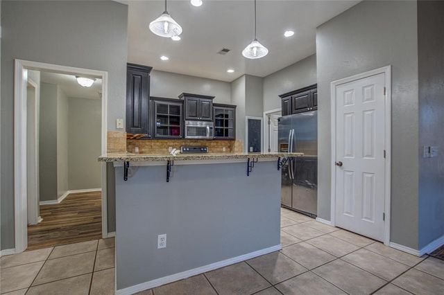 2800 Clearwater Circle, Edmond, OK 73003