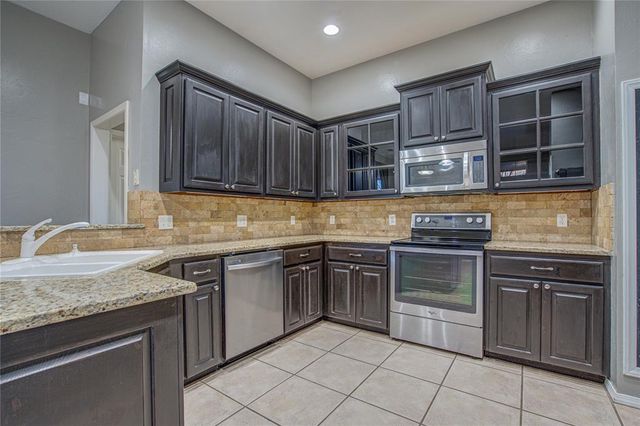 2800 Clearwater Circle, Edmond, OK 73003