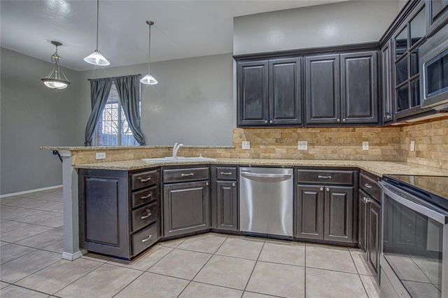 2800 Clearwater Circle, Edmond, OK 73003