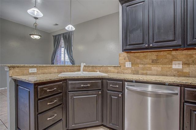 2800 Clearwater Circle, Edmond, OK 73003