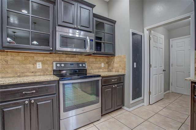 2800 Clearwater Circle, Edmond, OK 73003