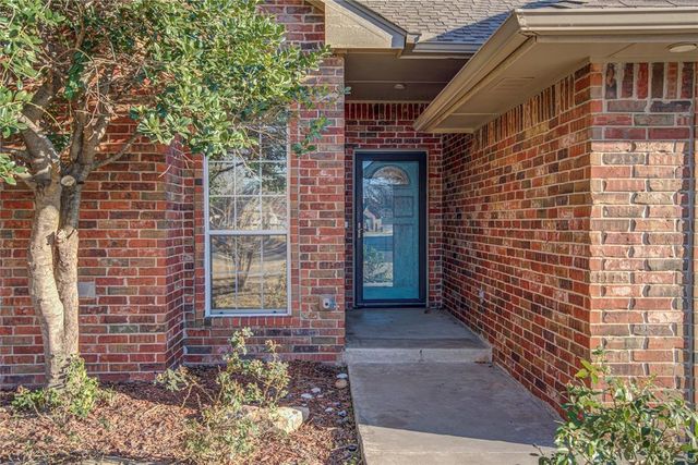 2800 Clearwater Circle, Edmond, OK 73003