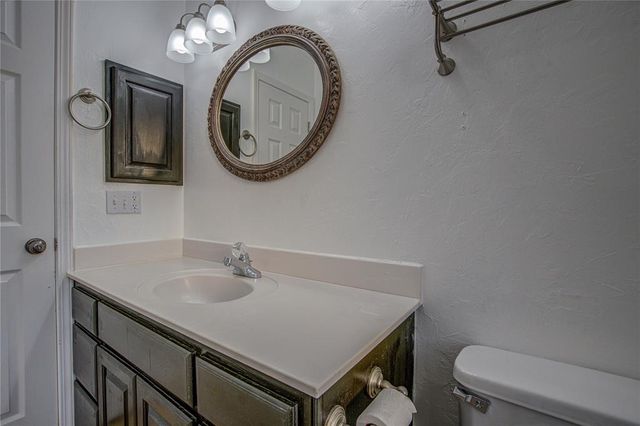 2800 Clearwater Circle, Edmond, OK 73003