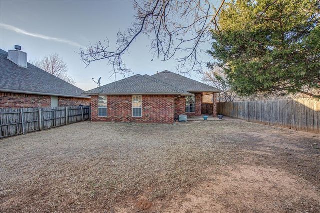 2800 Clearwater Circle, Edmond, OK 73003