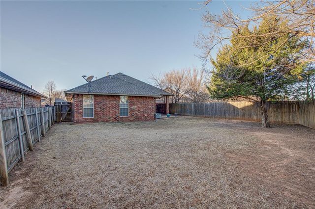 2800 Clearwater Circle, Edmond, OK 73003