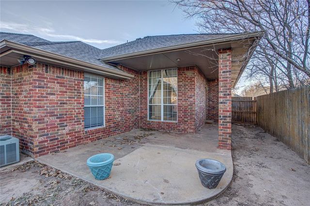 2800 Clearwater Circle, Edmond, OK 73003