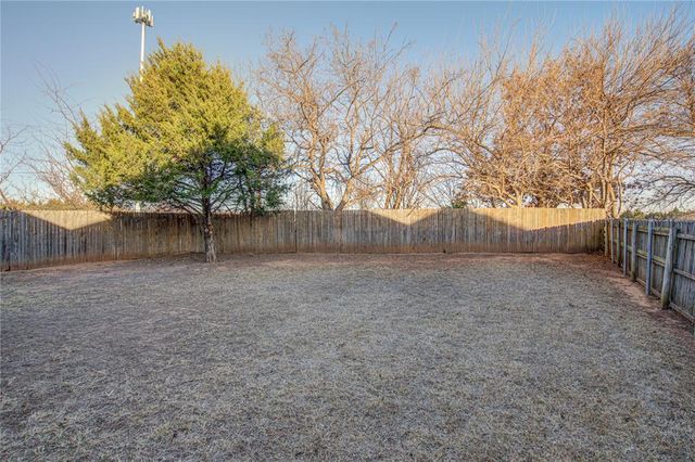 2800 Clearwater Circle, Edmond, OK 73003