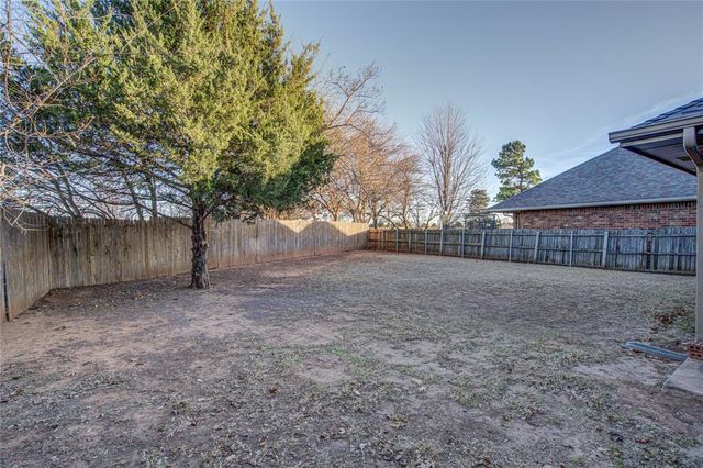 2800 Clearwater Circle, Edmond, OK 73003