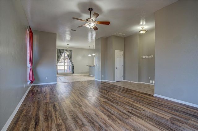 2800 Clearwater Circle, Edmond, OK 73003