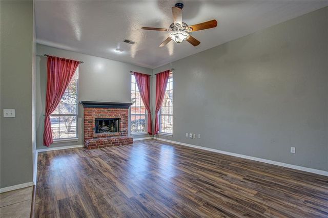 2800 Clearwater Circle, Edmond, OK 73003