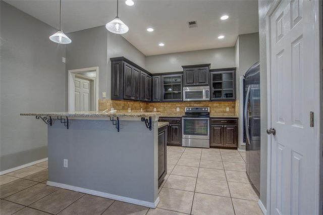 2800 Clearwater Circle, Edmond, OK 73003