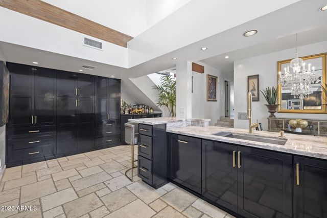 6198 N 28TH Place, Phoenix, AZ 85016