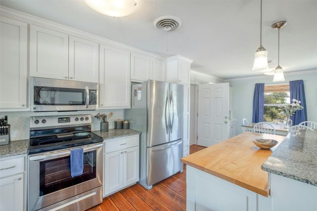 1208 Country Club RD, Georgetown, TX 78628