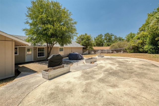 1208 Country Club RD, Georgetown, TX 78628