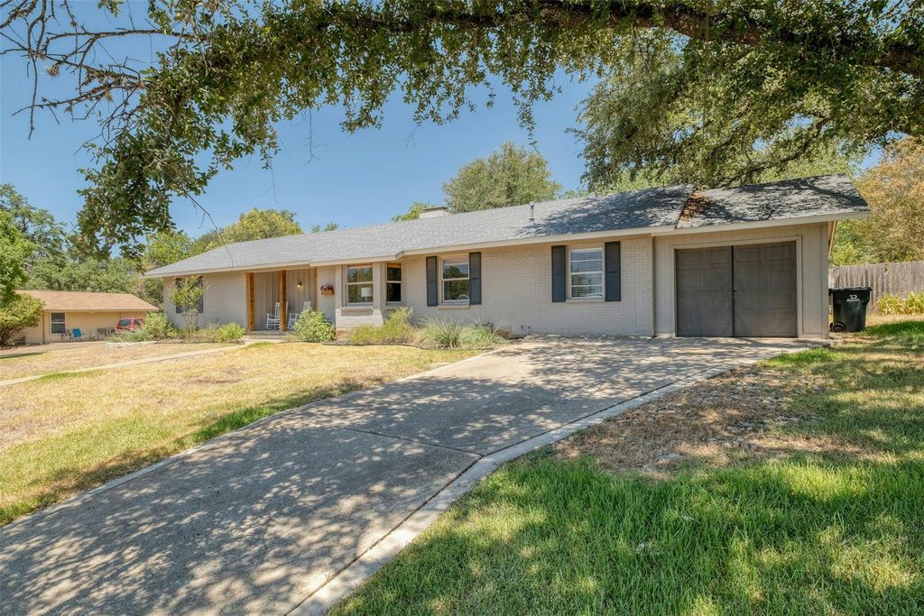 1208 Country Club RD, Georgetown, TX 78628