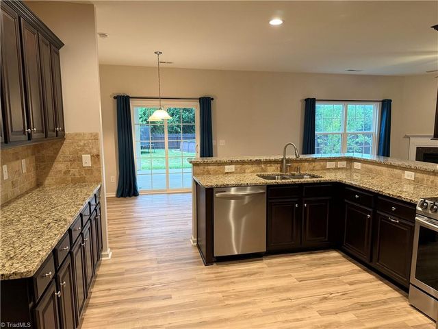4008 Highland Creek Court, Pfafftown, NC 27040