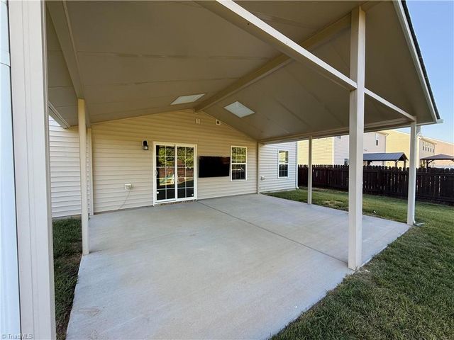 4008 Highland Creek Court, Pfafftown, NC 27040