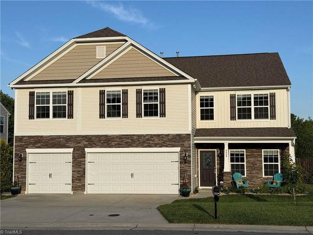 4008 Highland Creek Court, Pfafftown, NC 27040