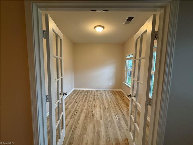 4008 Highland Creek Court, Pfafftown, NC 27040