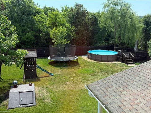 4008 Highland Creek Court, Pfafftown, NC 27040