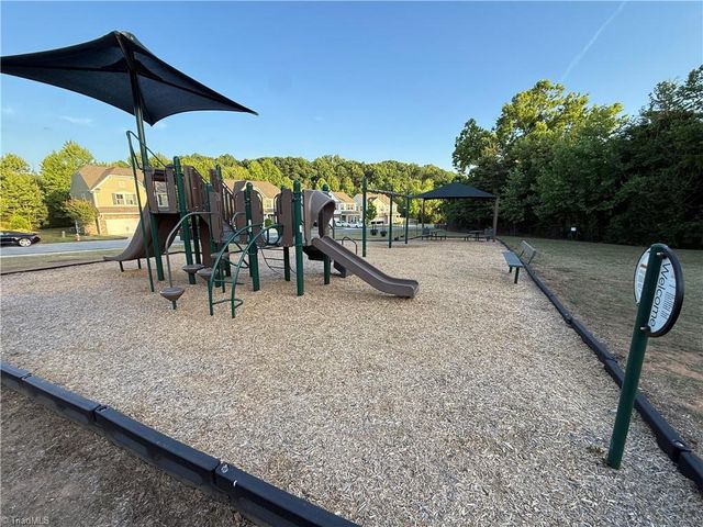 4008 Highland Creek Court, Pfafftown, NC 27040