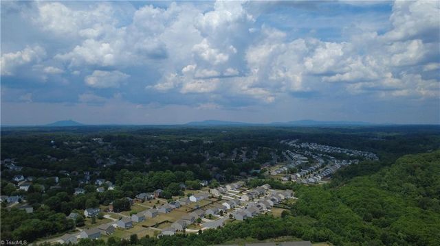 4008 Highland Creek Court, Pfafftown, NC 27040