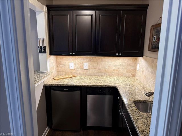 4008 Highland Creek Court, Pfafftown, NC 27040