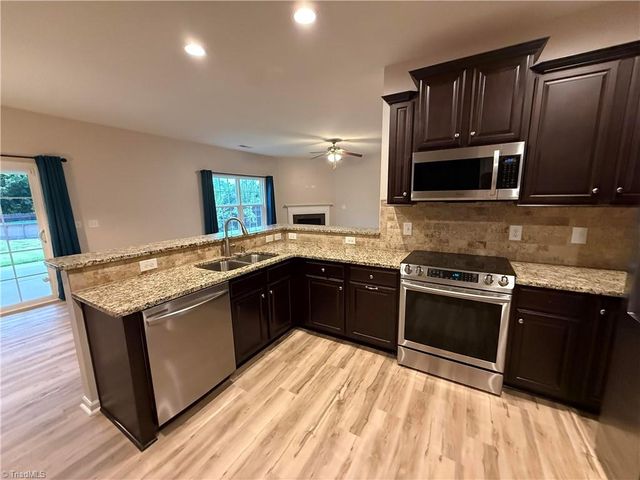 4008 Highland Creek Court, Pfafftown, NC 27040
