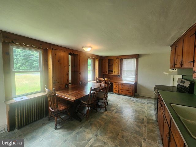 2296 VALLEY RD, Manheim, PA 17545