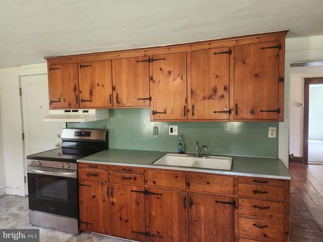 2296 VALLEY RD, Manheim, PA 17545