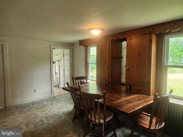 2296 VALLEY RD, Manheim, PA 17545