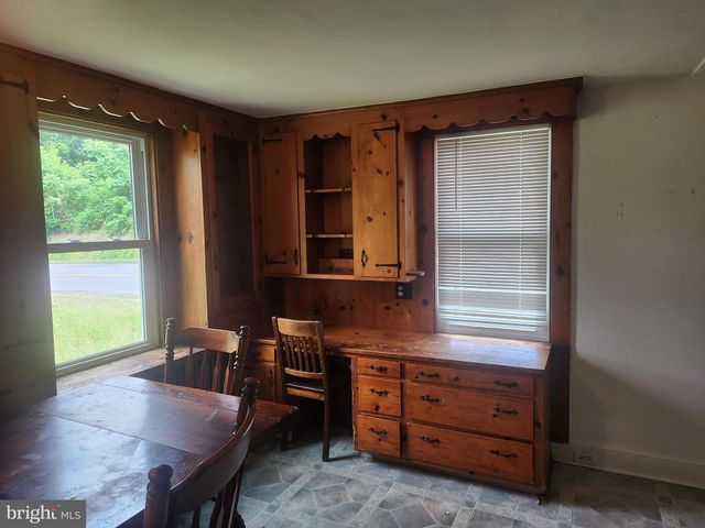 2296 VALLEY RD, Manheim, PA 17545