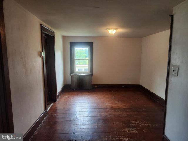 2296 VALLEY RD, Manheim, PA 17545