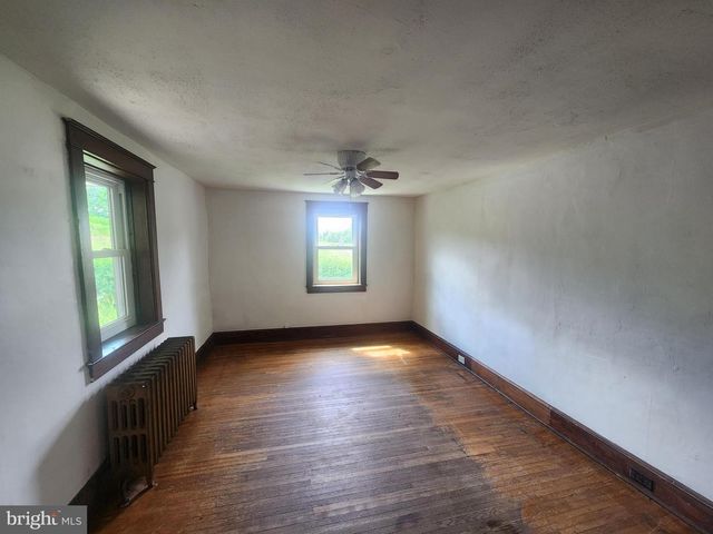 2296 VALLEY RD, Manheim, PA 17545