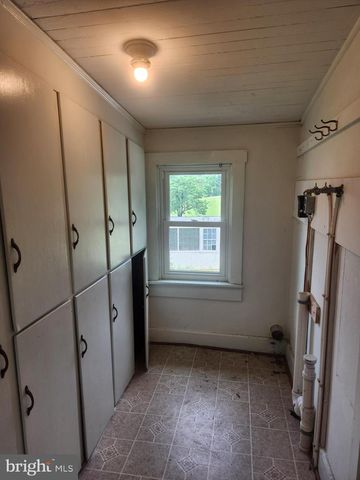 2296 VALLEY RD, Manheim, PA 17545