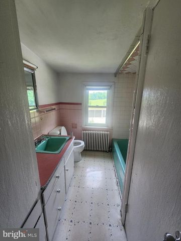 2296 VALLEY RD, Manheim, PA 17545